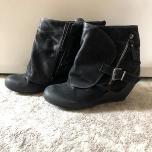 Blowfish BILOCATE sz10 Black Wedge Ankle Booties